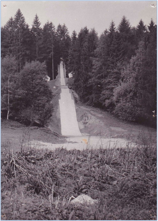 ��kovsk� m�stek v l�zn�ch pod Zvi�inou pokryt� v roce 1978 um�lou hmotou