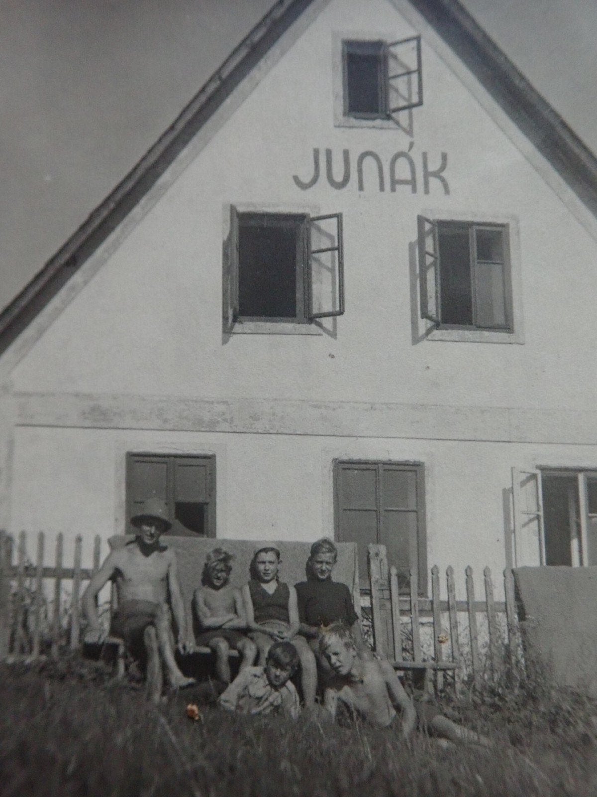 St�ediskov� chata na Sov�m vrchu  - Skaut�kov okolo roku 1947